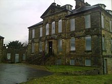 Entrance of Cumbernauld House (Robert McAllen, http://en.wikipedia.org/wiki/File:Cumbernauld_House.jpg)